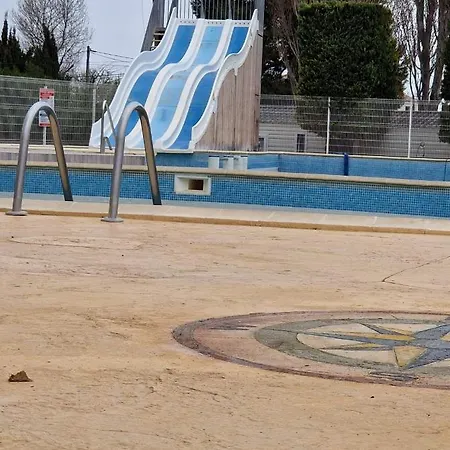 キャンプ場 Camping De L'europe ヴィック・ラ・ガルディオル